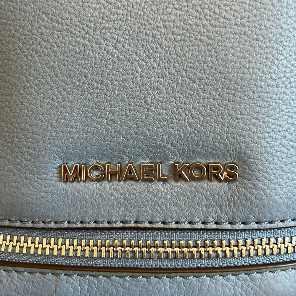 EUC Michael Kors Rhea Medium pebbled leather blue Backpack - Picture 2 of 11